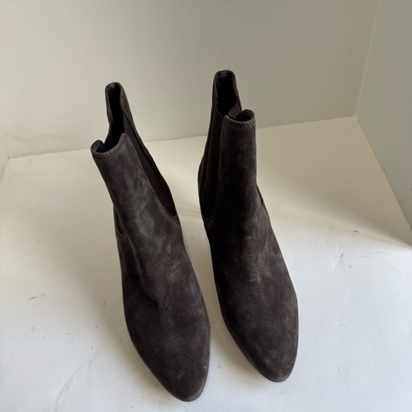 Lauren Ralph Lauren Charcoal Suede Pashia Boots. Size 8.5 - Picture 8 of 11